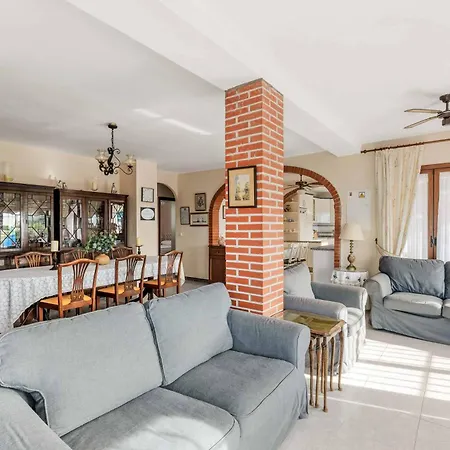 Altavista Villa